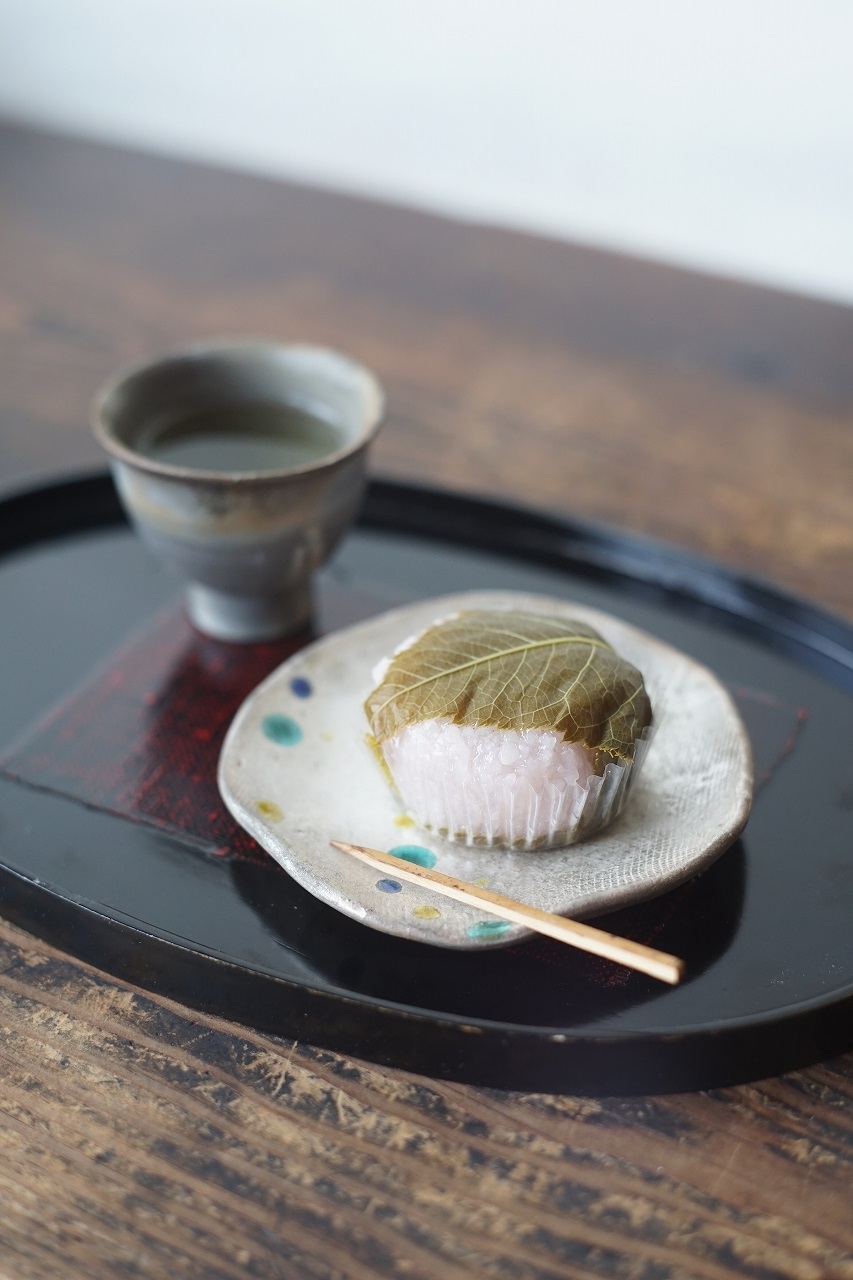 備前銀三彩豆皿　Sin Isezaki　ー桜餅ー