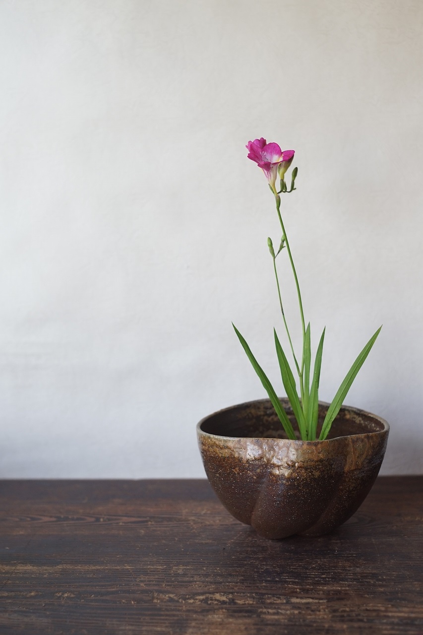 備前花器　Takuma Watanabe　ーフリージアー