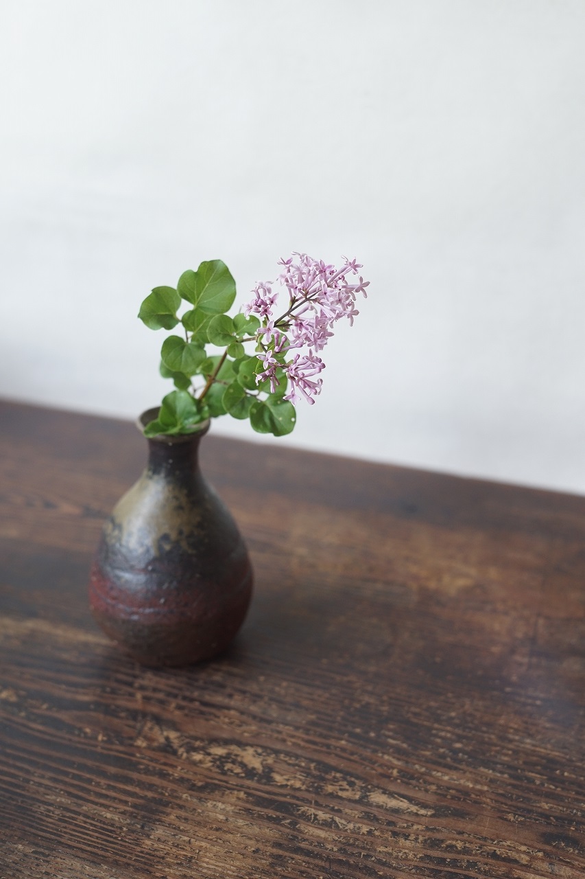 伊部一輪花入　Gousuke Yashiro　ーライラックー