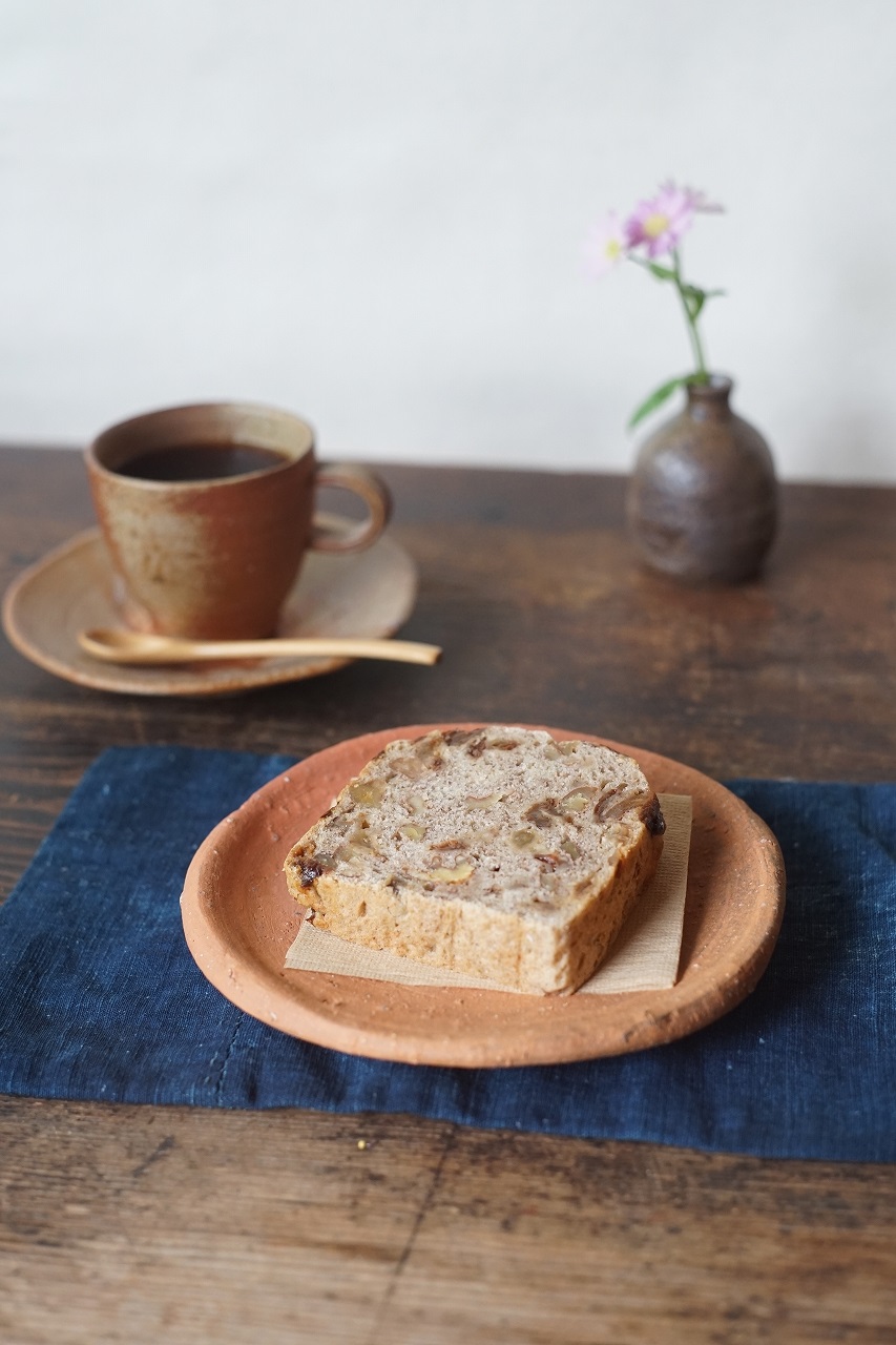 備前しらふ平皿　Takahiro Hosokawa　ーライ麦パンー