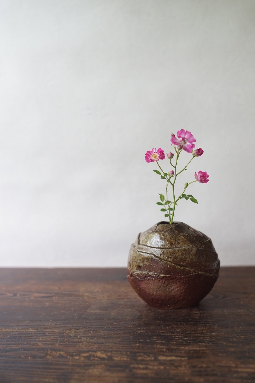 備前花入　Takuma Watanabe　ーミニ薔薇ー