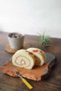 備前陶片正方皿　Takahiro Hosokawa　ー昔なつかしバタークリームのロールケーキー