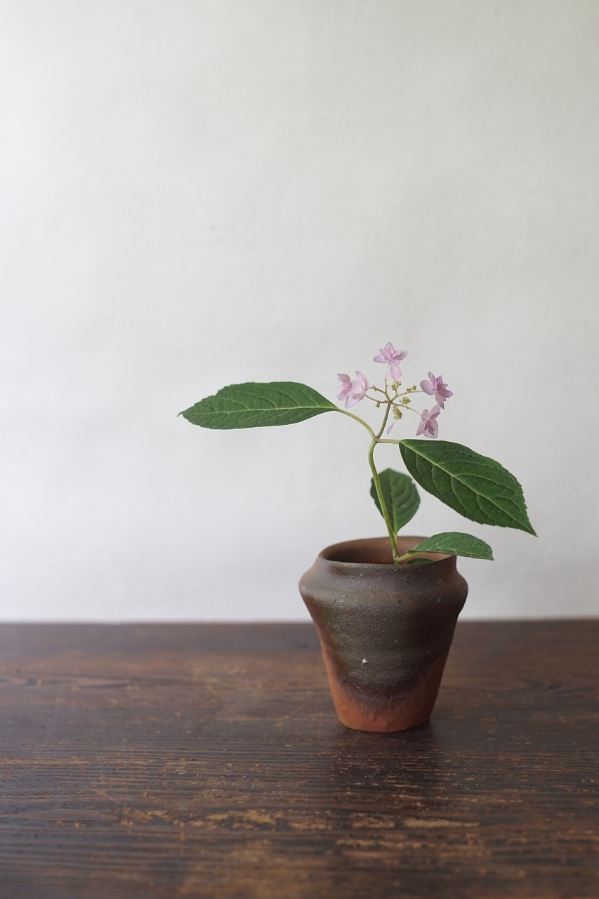 備前小壺　Yoshiteru Takariki　ー山紫陽花ー