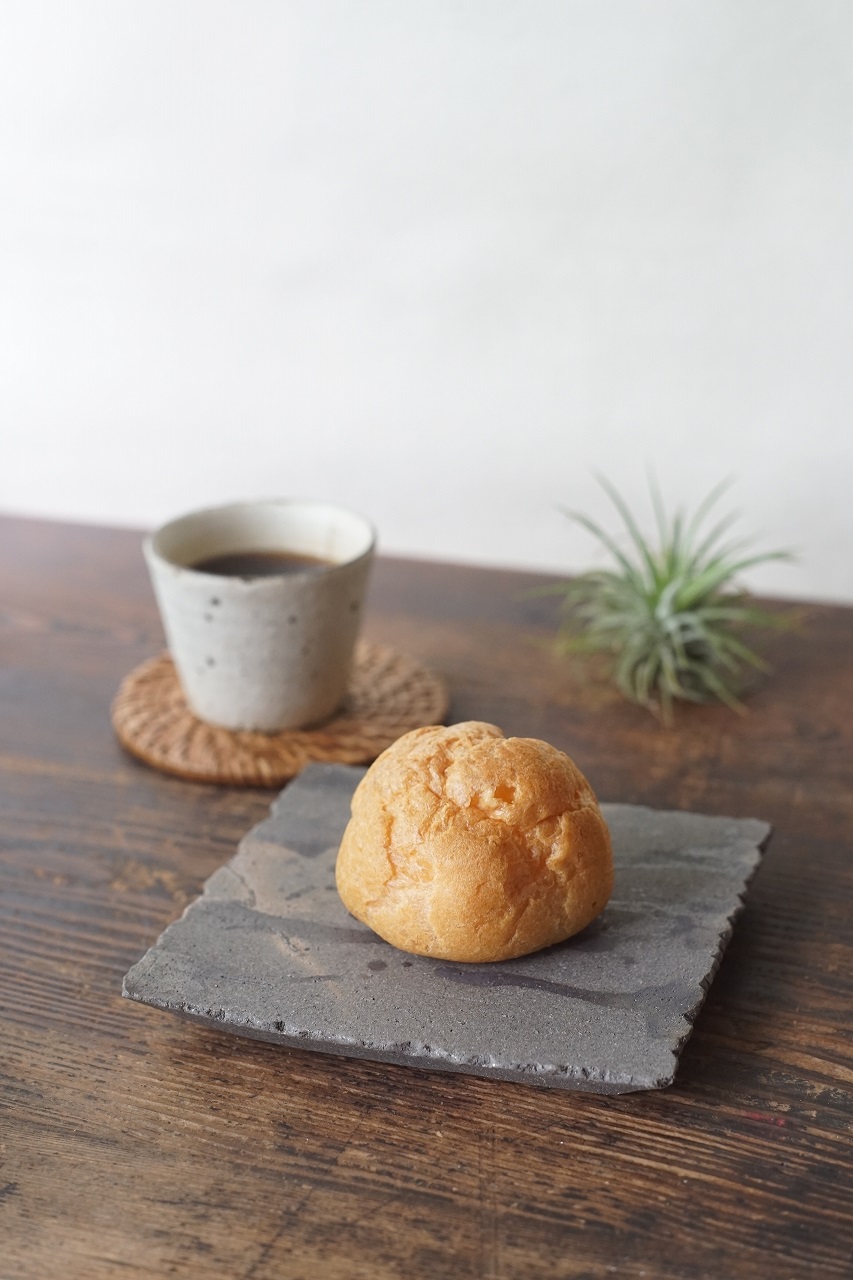 青備前角皿　Takuma Watanabe　ーシュークリームー