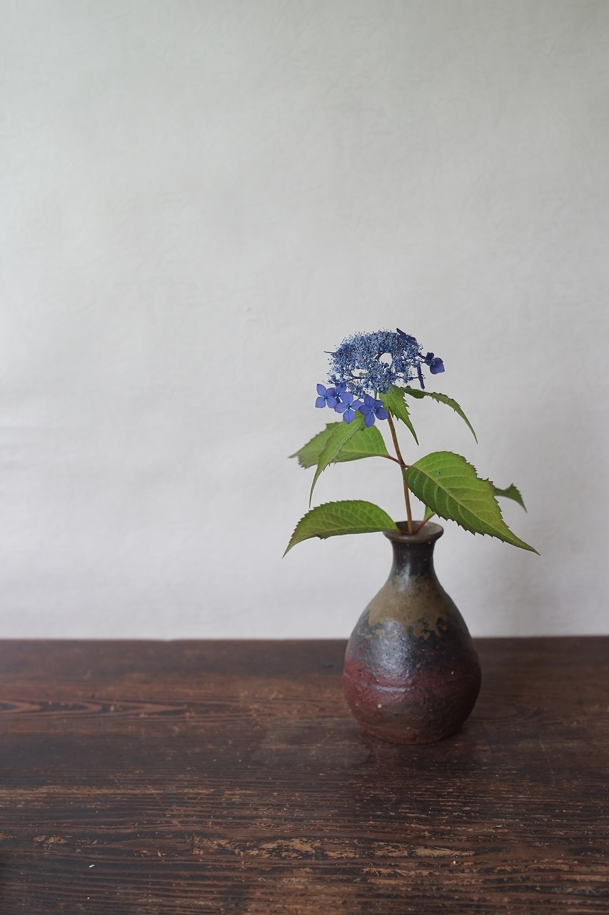 伊部一輪花入　Gousuke Yashiro　ー山紫陽花ー