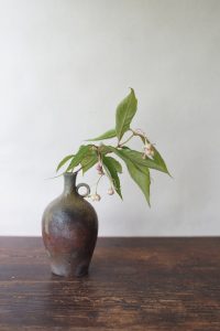 備前一輪花入　QuietHouse　ー梅花甘茶ー