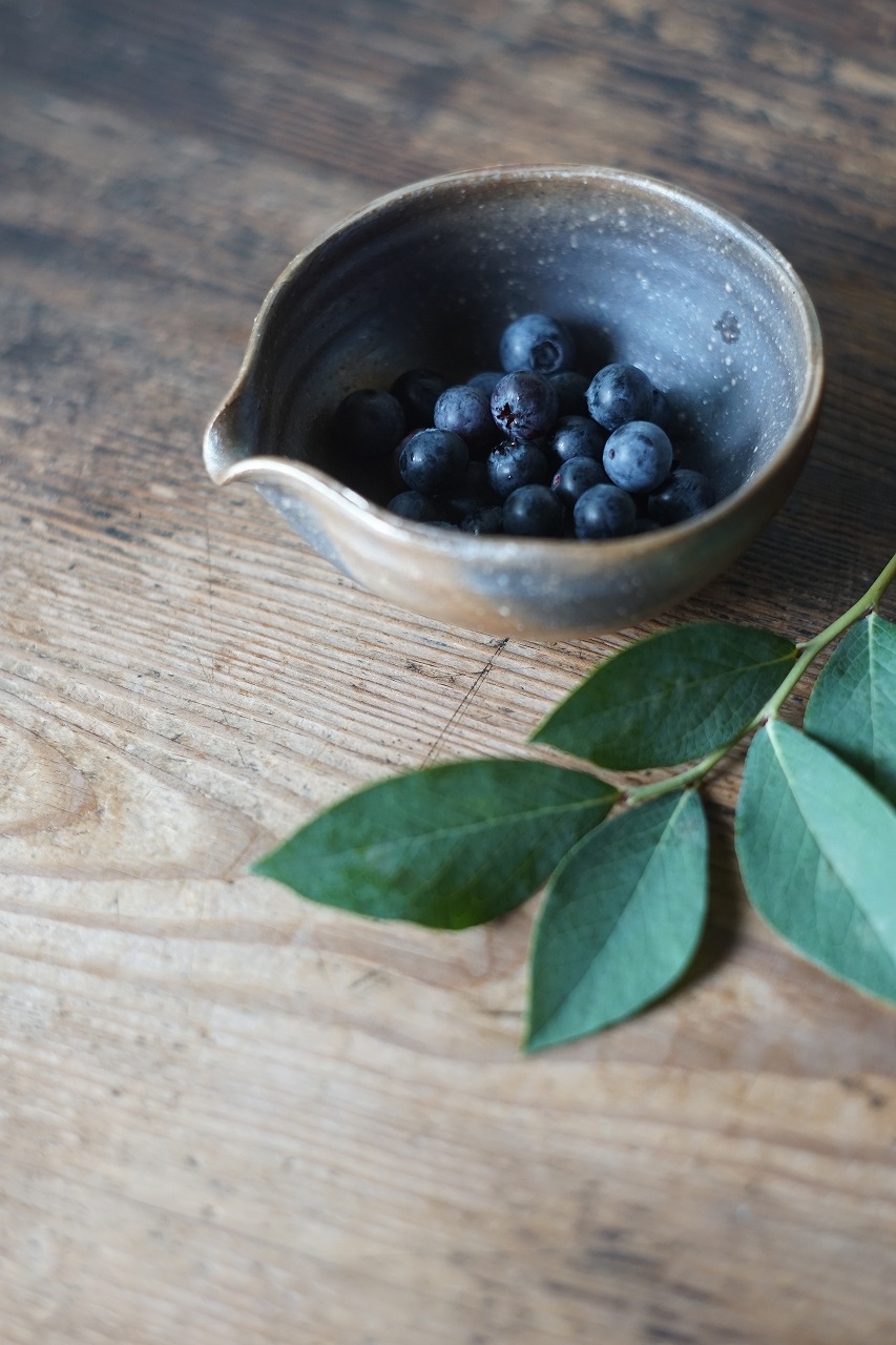 青備前片口　QuietHouse　－ブルーベリー－