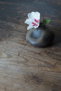 備前平花入　Takahiro Hosokawa　ー宗旦木槿ー