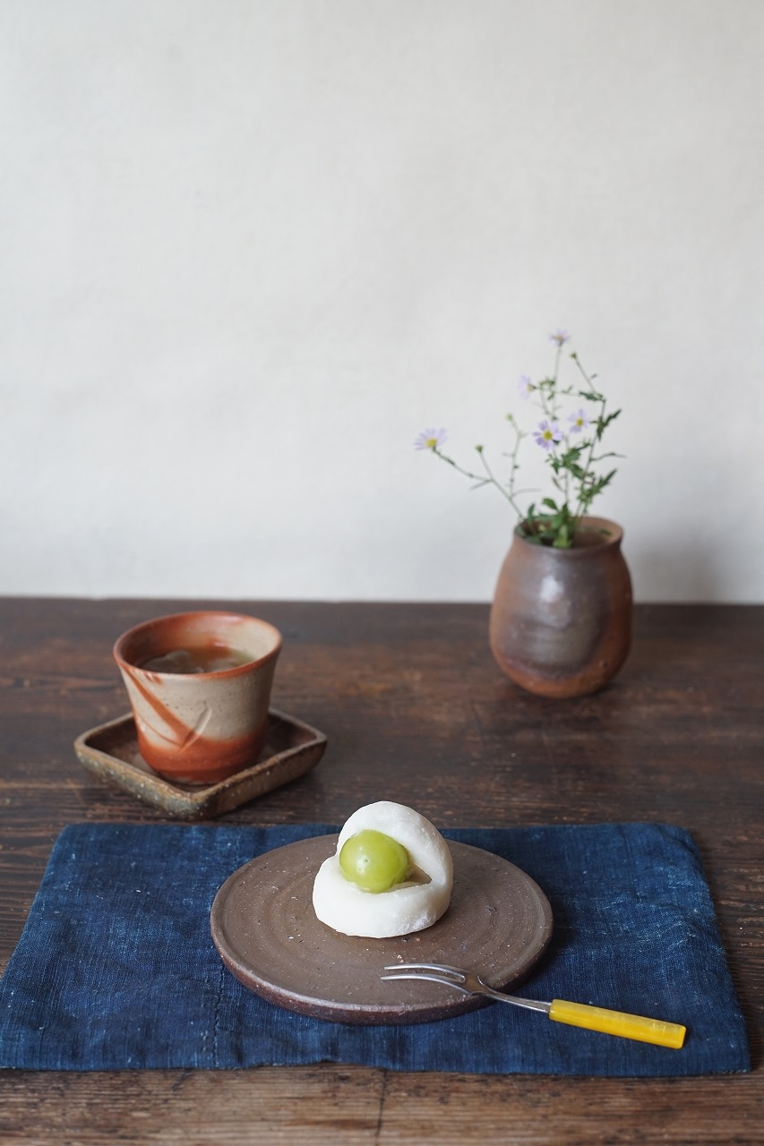 備前陶板　Yoshiteru Takariki　－シャインマスカット大福－