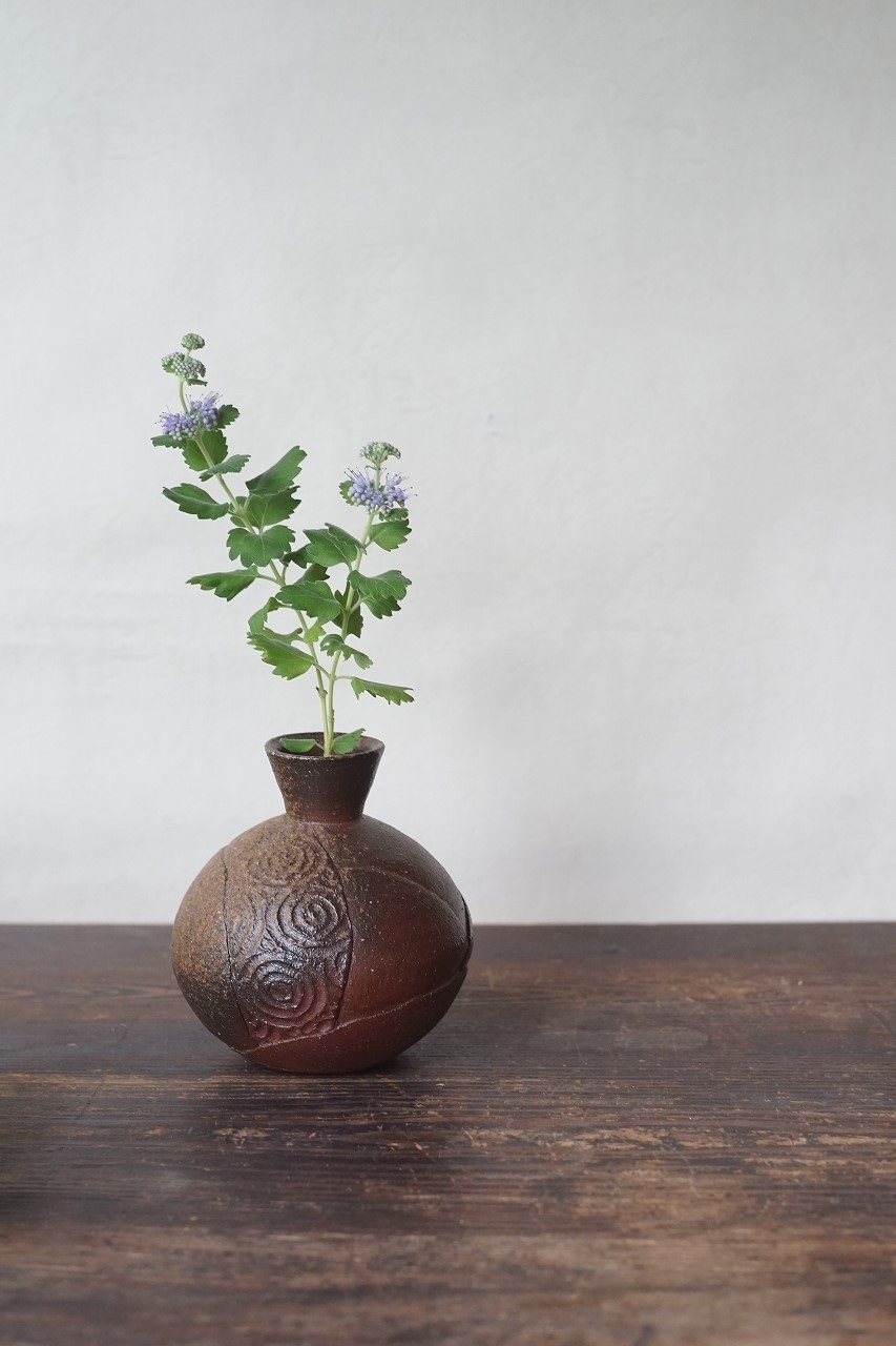 備前花入　Takuma Watanabe　－段菊－