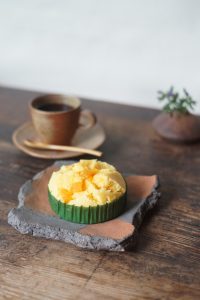 備前陶片正方皿　Takahiro Hosokawa　－かぼちゃ蒸しパン－