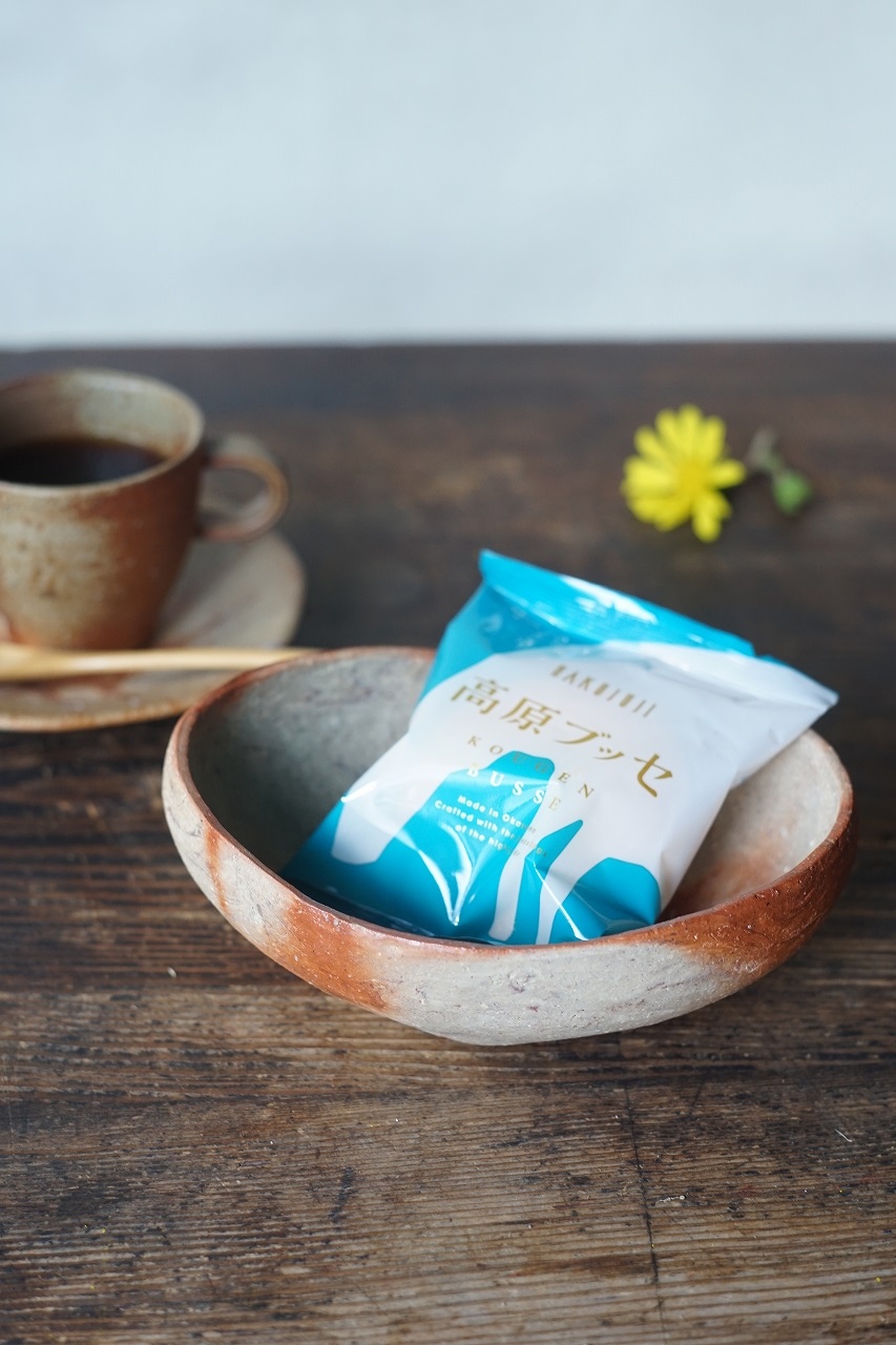 備前自然練込沓鉢　Naoki Yokoyama　－高原ブッセ－