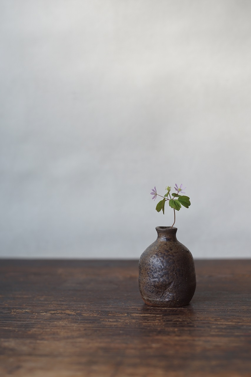 備前ミニ花入　Yuudai Hara　－梅花唐松－