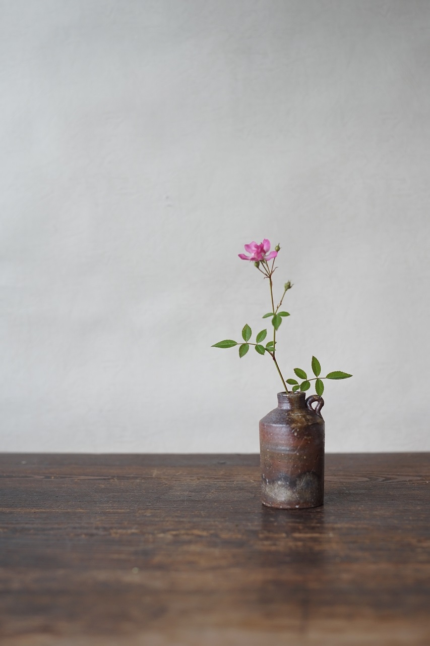 備前ちいさな花器　QuietHouse　－ミニ薔薇－