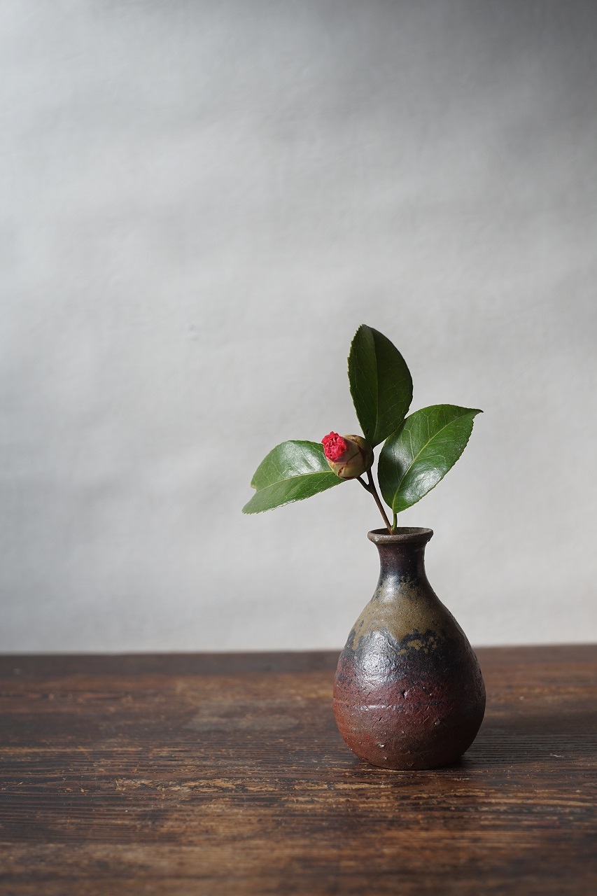 伊部一輪花入　Gousuke Yashiro　－太神楽椿－