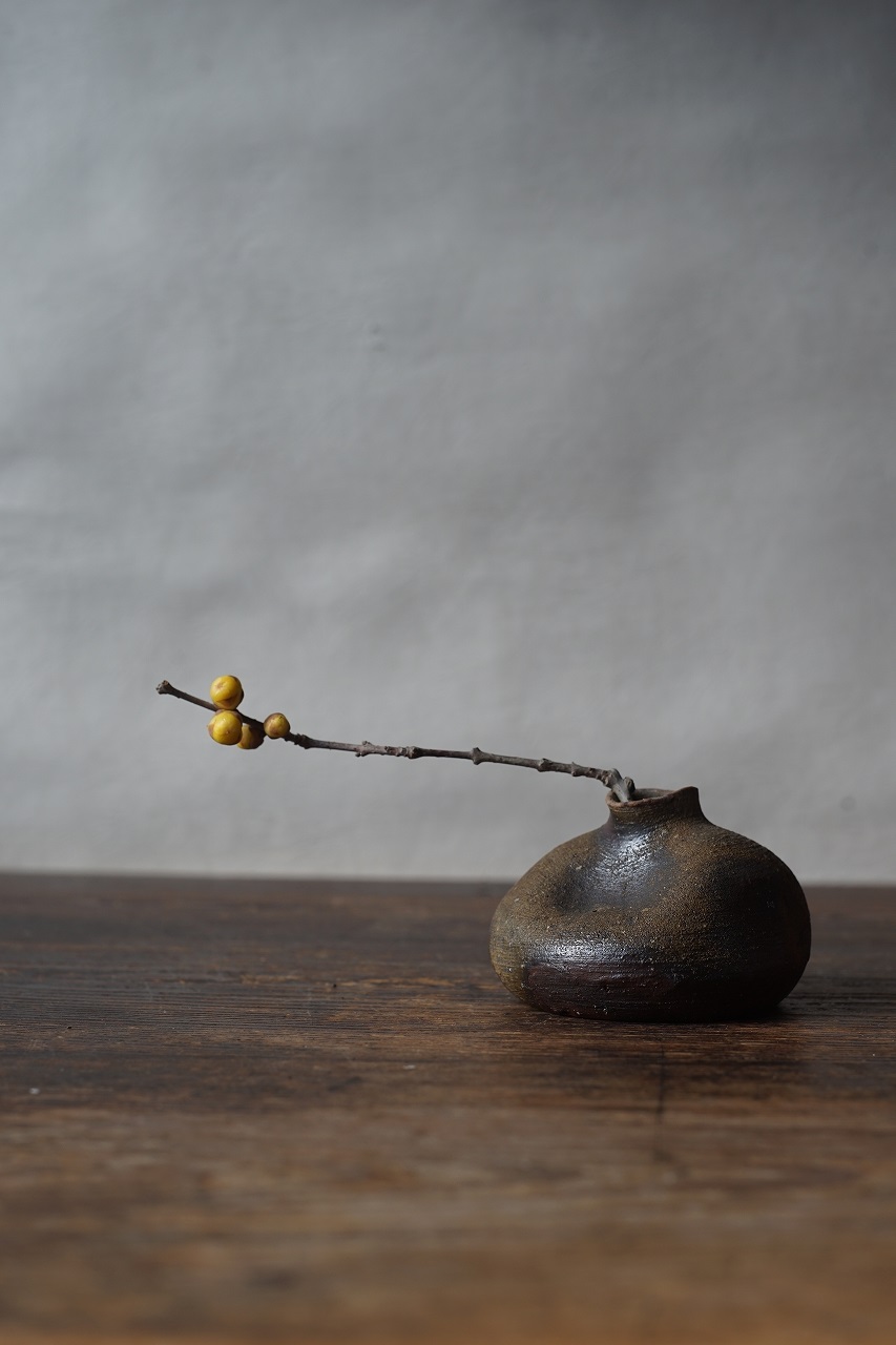 備前平花入　Takahiro Hosokawa　－蝋梅－