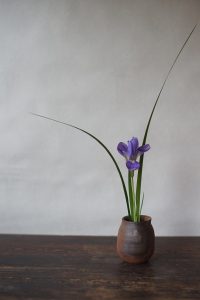 備前小壷　Yoshiteru Takariki　ー寒あやめー