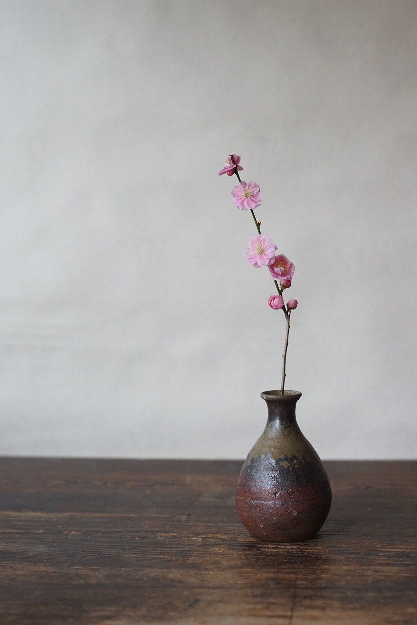 伊部一輪花入　Gousuke Yashiro　－紅梅－