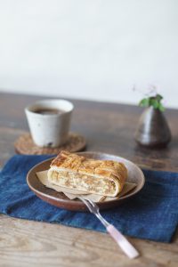備前小皿　Yoshiteru Takariki　－白桃のパイケーキ－