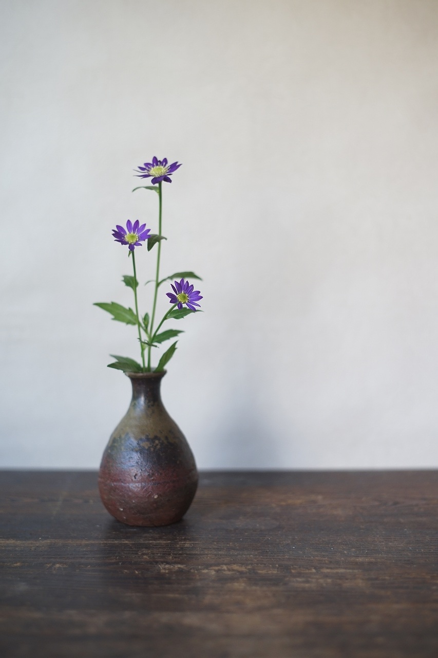 備前一輪花入　Gousuke Yashiro　－都忘れ－