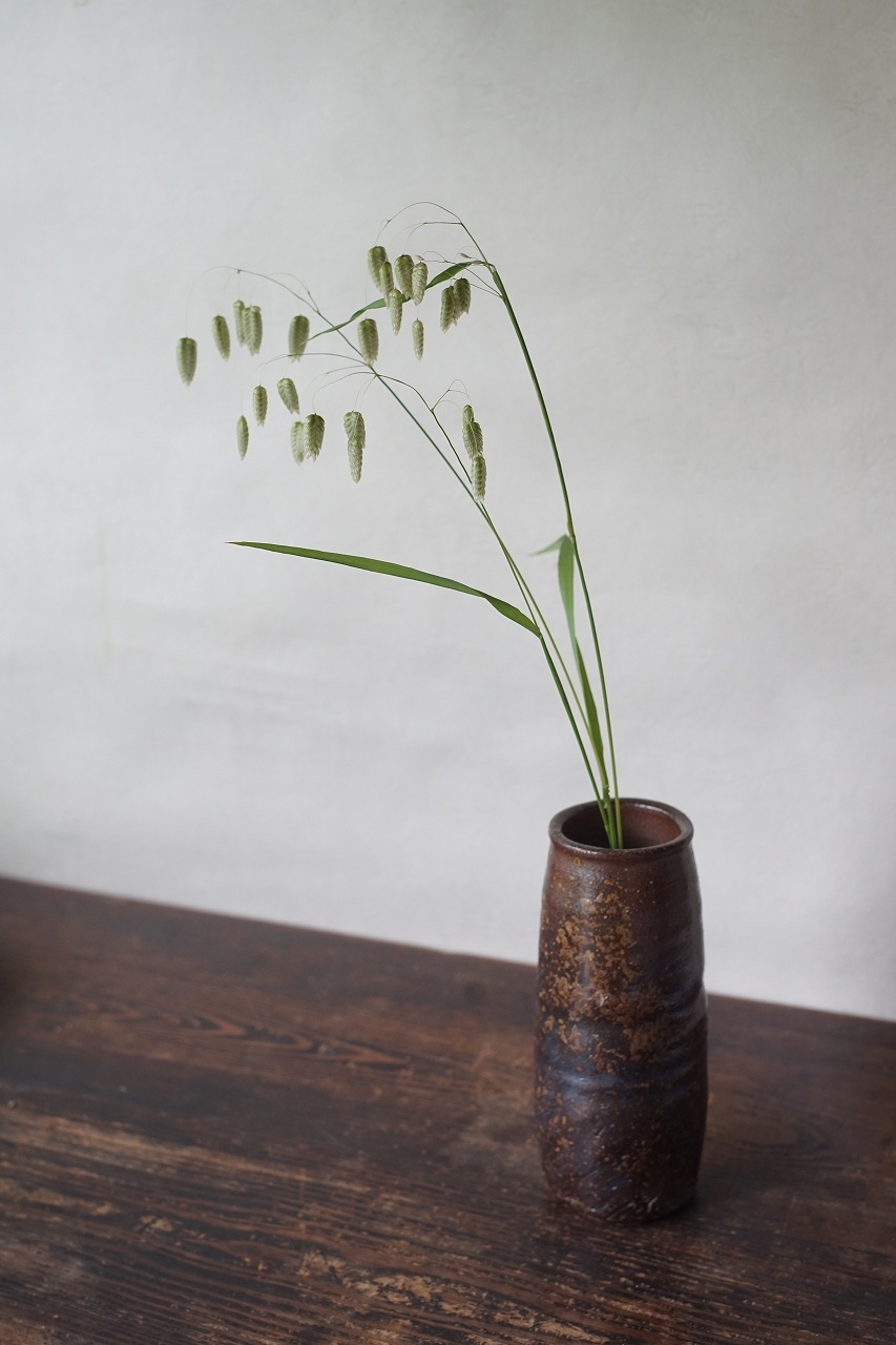 備前筒花入　Naoki Yokoyama　－小判草－