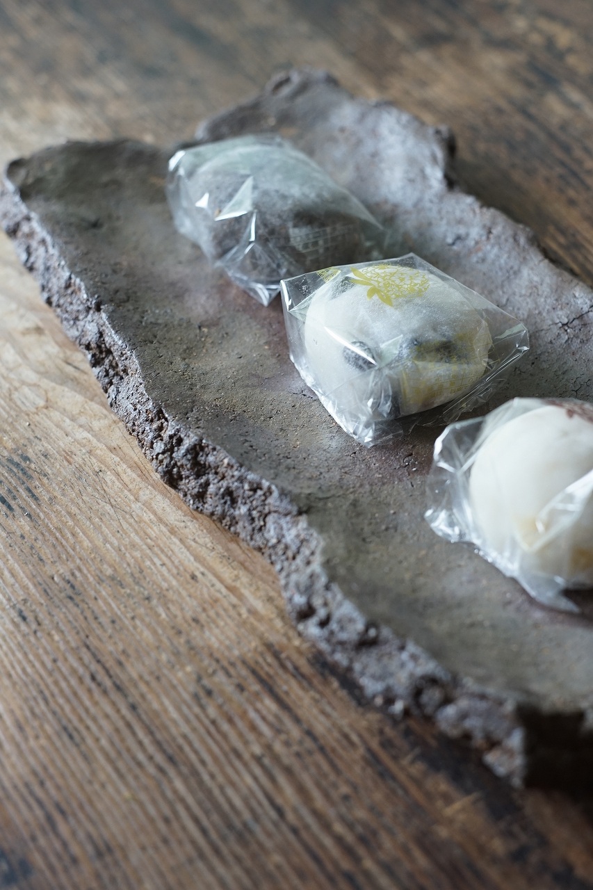 備前陶片長方皿　Takahiro Hosokawa　－大福いろいろ－