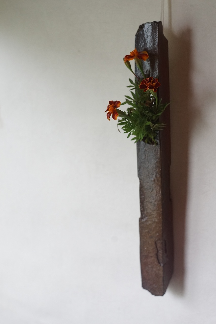 備前四方掛花入　Takahiro Hosokawa　－マリーゴールド－