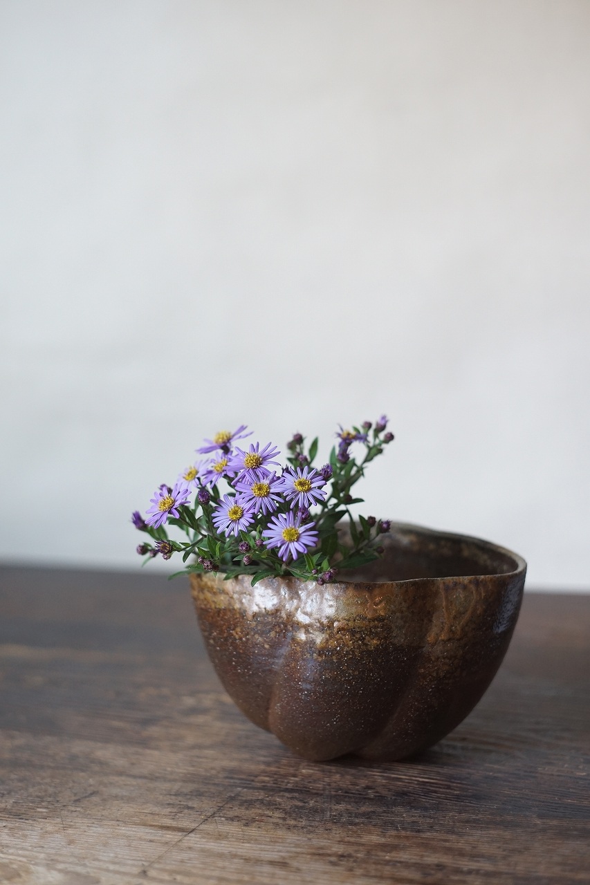 備前花器　Takuma Watanabe　－野紺菊－