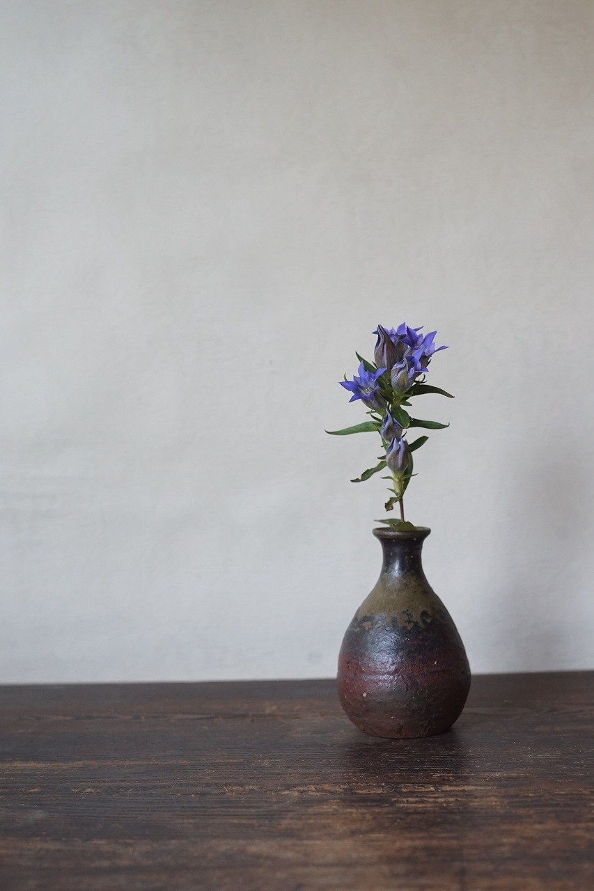 伊部一輪花入　Gousuke Yashiro　－竜胆－