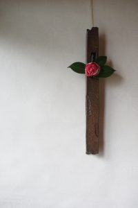 備前四方掛花入　Takahiro Hosokawa　－太神楽椿－