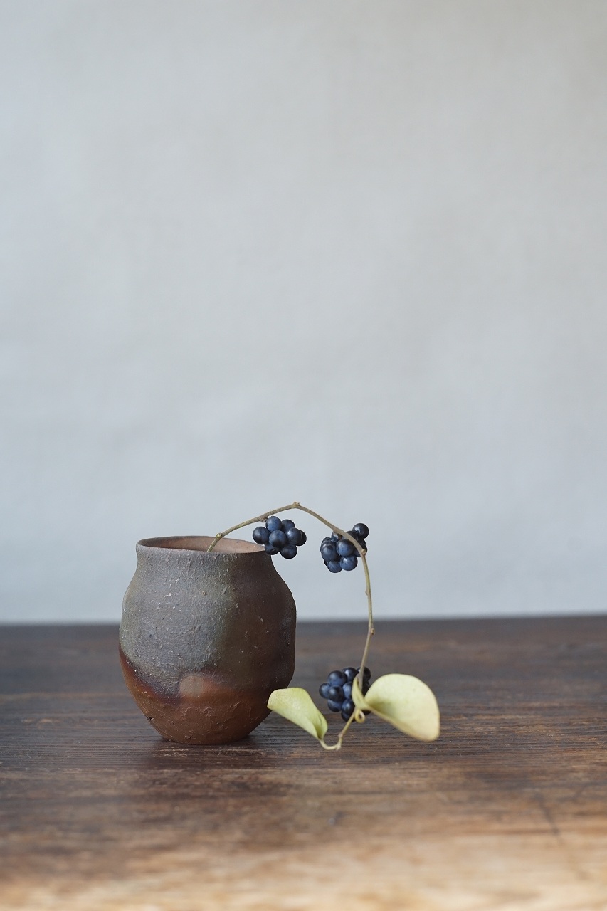 備前小壷　Yoshiteru Takariki　－青葛藤－