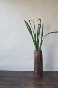 備前面取花入　Mamoru Taku　－水仙－