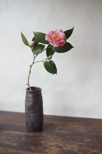 備前筒花入　Naoki Yokoyama　－椿－