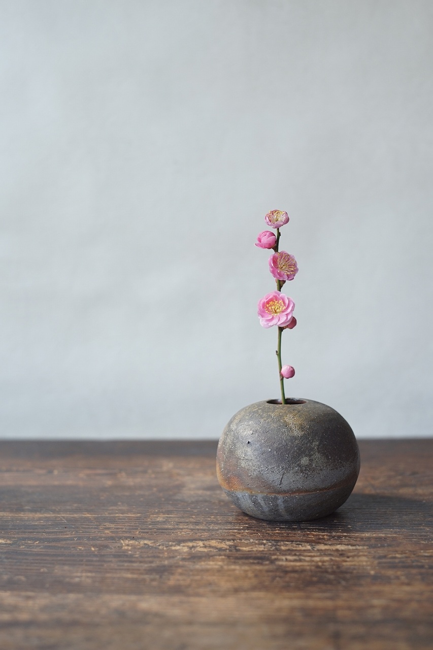 備前まる花入　QuietHouse　－紅梅－