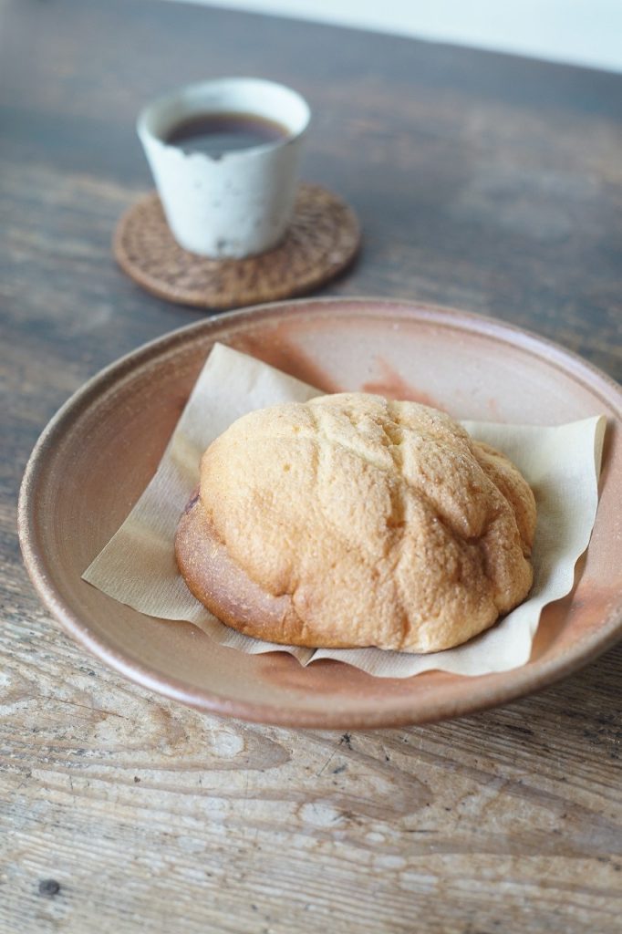 備前八寸皿　So Isezaki　－あんたっぷりメロンパン－