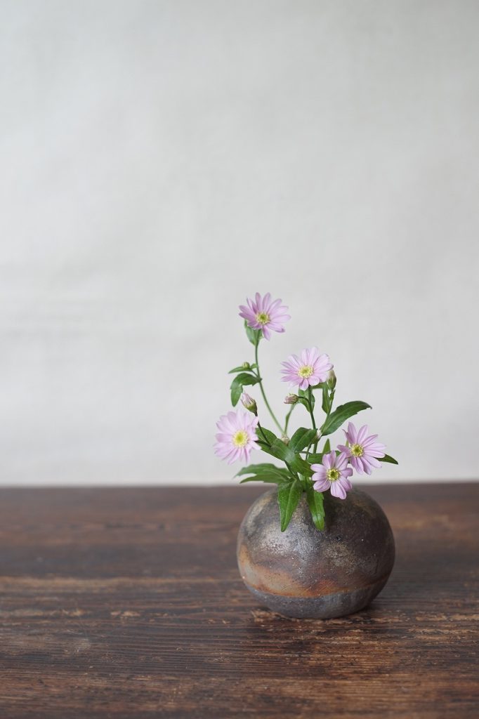 備前まる花器　QuietHouse　－都忘れ－