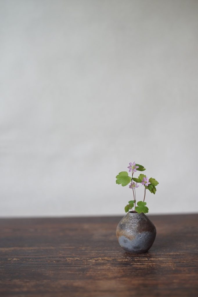 備前まるミニ花器　QuietHouse　－梅花唐松－