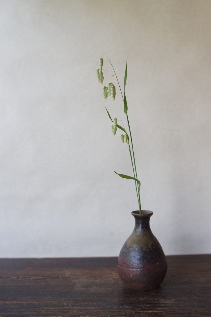 伊部一輪花入　Gousuke Yashiro　－小判草－