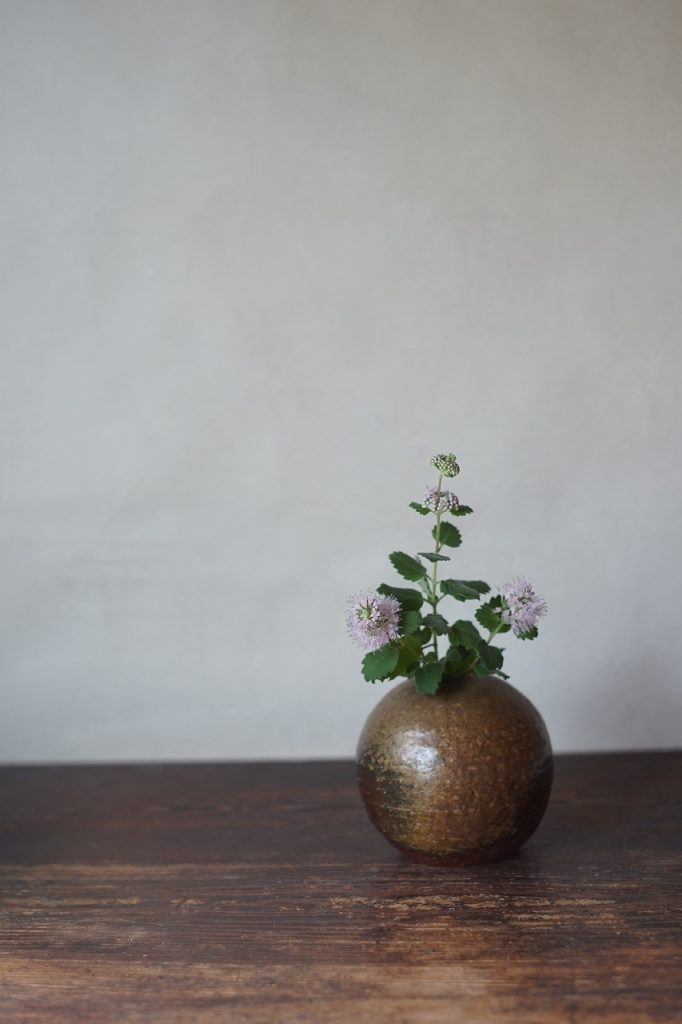 備前一輪挿し　高力芳照　－段菊－