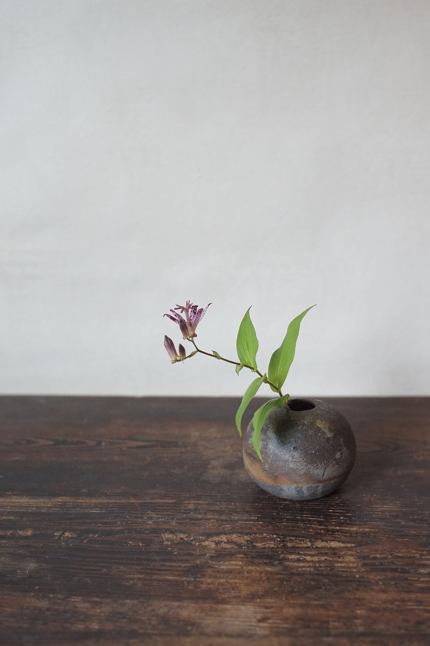 備前まる花器　QuietHouse　－杜鵑草－